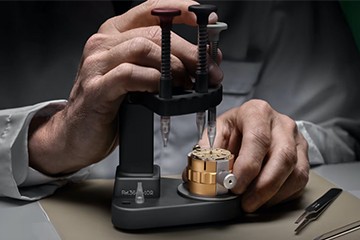 换广州卡地亚手表电池