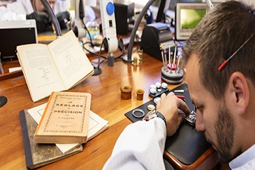 广州卡地亚腕表维修点地址